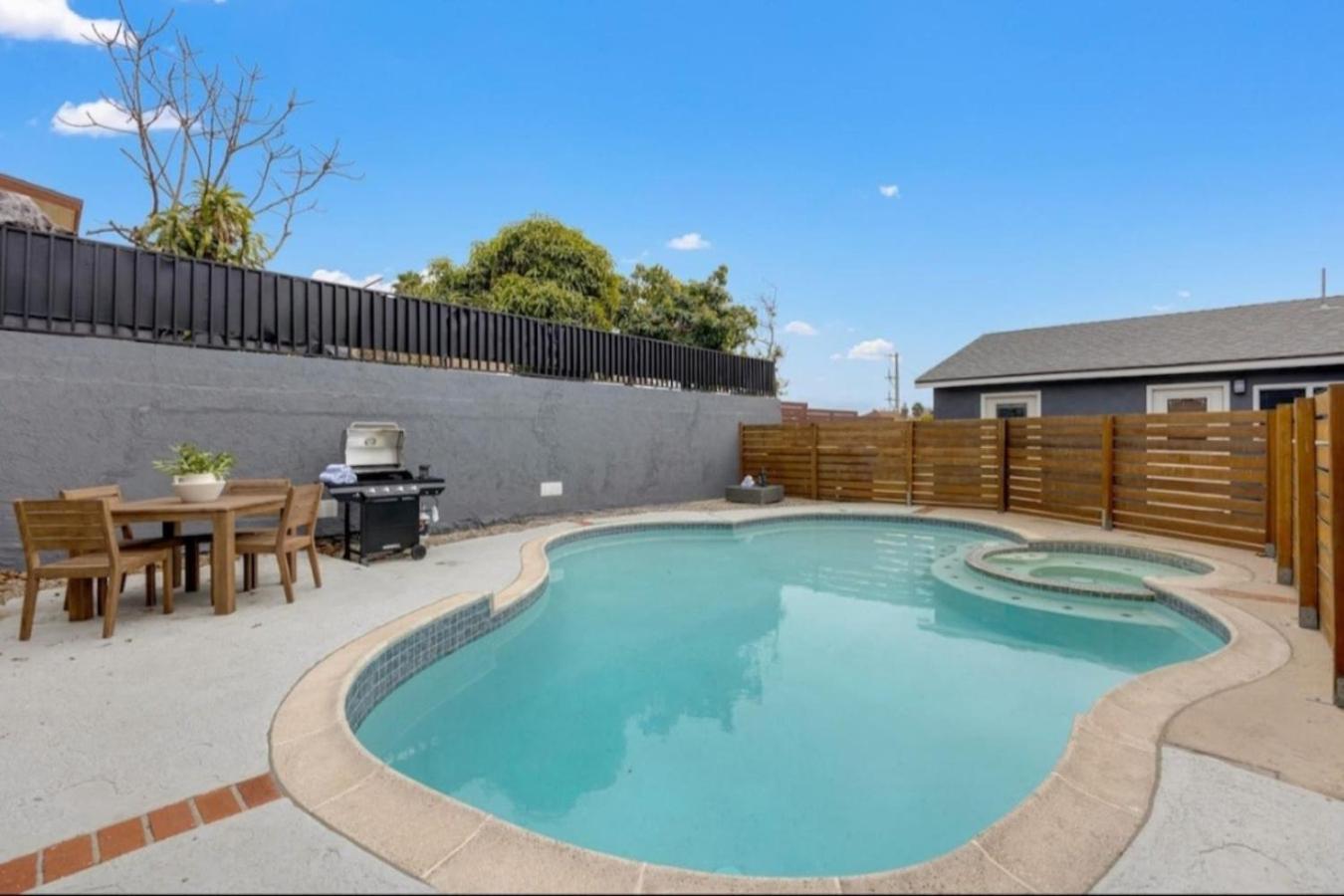 Leyla Pool Min To Downtown Freeways Beaches Apartment San Diego