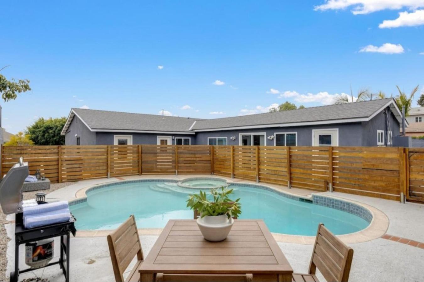 Leyla Pool Min To Downtown Freeways Beaches Apartment San Diego
